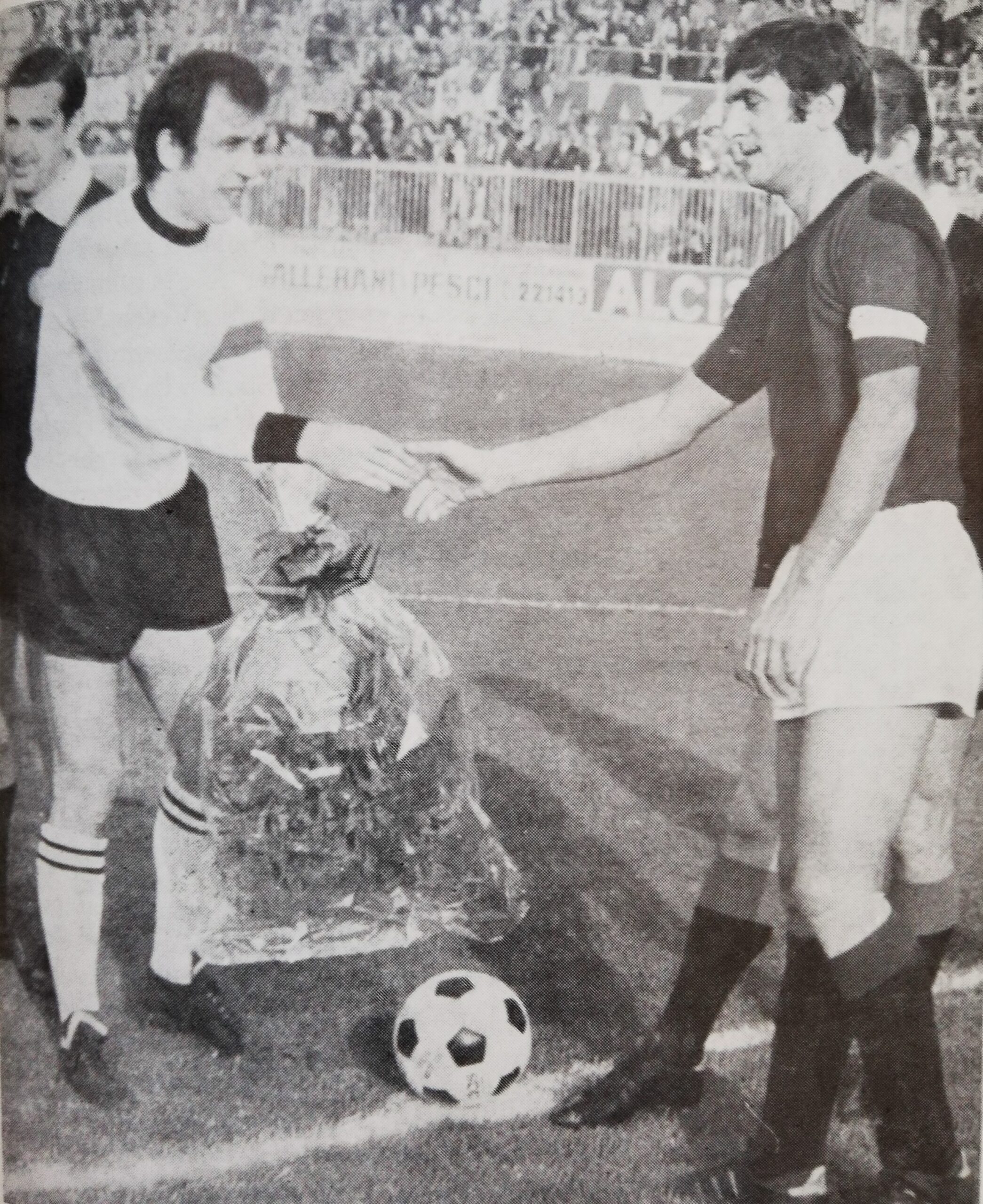 Bologna-Cesena 1973-74. I due capitani Cera e Bulgarelli