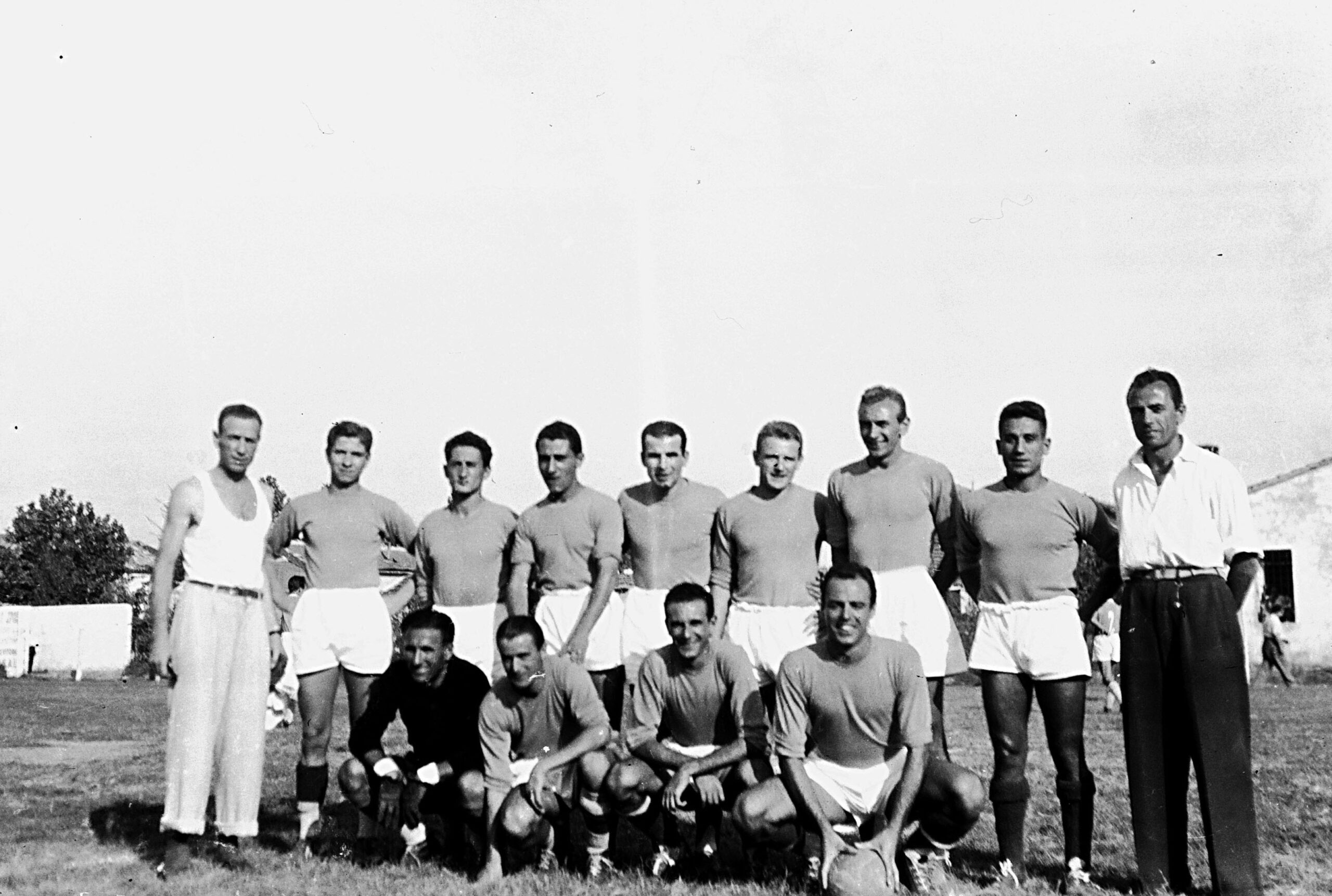 Cesena in maglia azzurra. In piedi: Tiboni (massaggiatore), Geminiani, Colombo, Venditti, Caracciolo, Matassoni, Chiodi, Leo, Baldi (allenatore); accosciati: Bodoira, Margarita, Ortolano, Lambertini