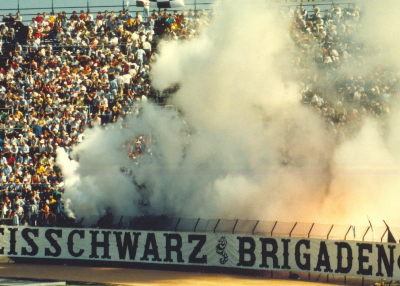 Cesena-Brescia 1985-86. Il nuovo striscione delle Weisschwarz Brigaden