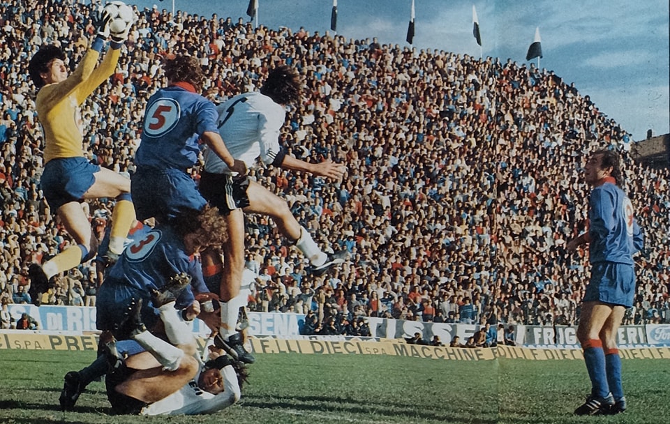 Cesena-Fiorentina 1982-83. Groviglio umano in area viola