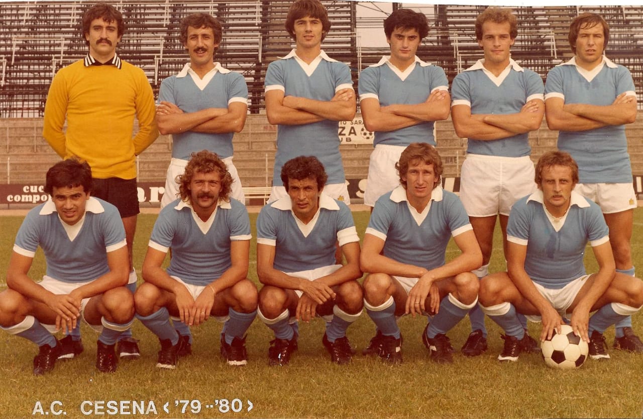 Il Cesena 1979-80 in azzurro. In piedi Settini, Zandoli, Morganti, Arrigoni, Benedetti, Oddi, accosciati Valentini, Gori, Ceccarelli, Bordon, Speggiorin