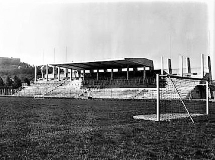 La tribuna in costruzione del nuovo stadio della Fiorita che dalla stagione 1957-58 ospita i bianconeri