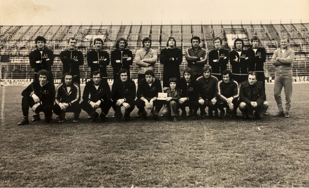 foto rosa Cesena con premiazione Visani 1974-75